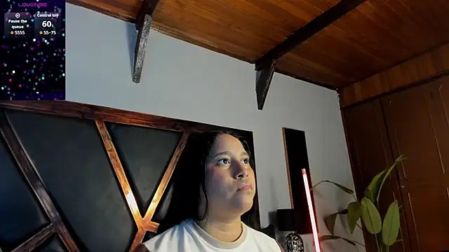 Snapshot of EmiliWilliams chatting on 04.25.26 EmiliWilliams online show from 04.25.26