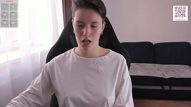 Snapshot of JessieFlower chatting on 02.12.25 JessieFlower online show from 02.12.25