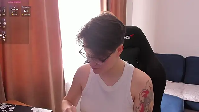 Snapshot of JessieFlower chatting on 04.25.26 JessieFlower online show from 04.25.26