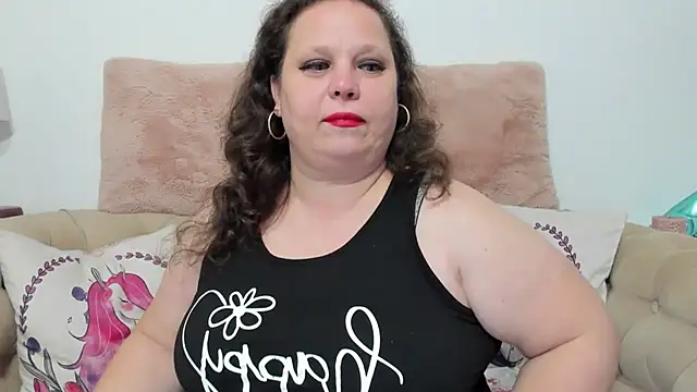 Snapshot of KarolineJoyy chatting on 10.17.25 KarolineJoyy online show from 10.17.25