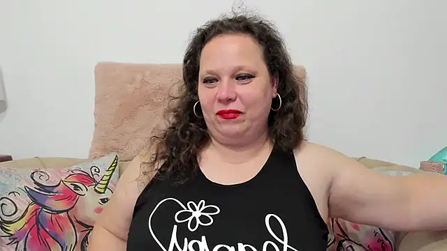 Snapshot of KarolineJoyy chatting on 11.28.25 KarolineJoyy online show from 11.28.25