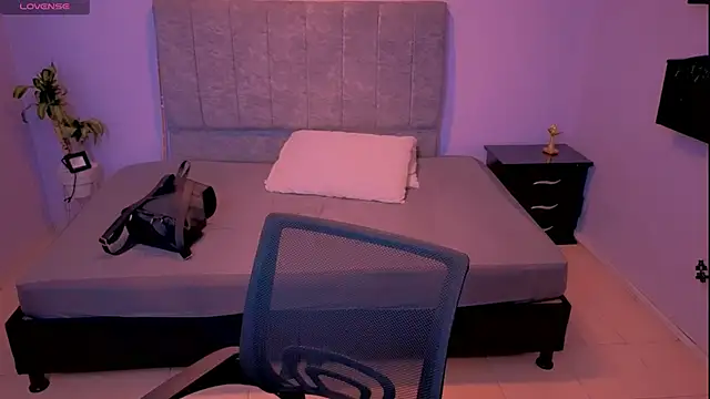 Lana stone  online show from 11.22.25