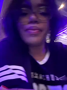   Soymaria online show from 10.05.25