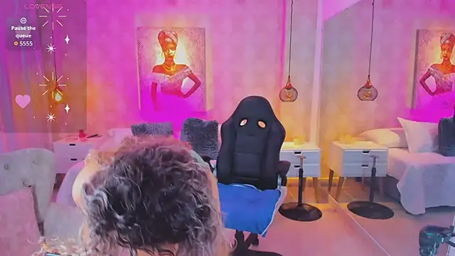 Shantall   online show from 11.10.25