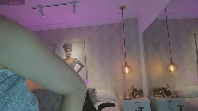 Snapshot of Shantall__ chatting on 06.16.26 Shantall online show from 06.16.26