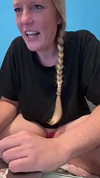 Snapshot of MoniqueLaFee chatting on 07.23.26 MoniqueLaFee online show from 07.23.26
