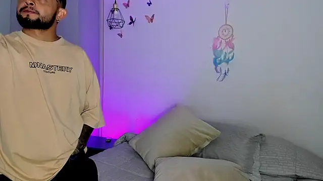 Chloe Johnson  online show from 03.12.26