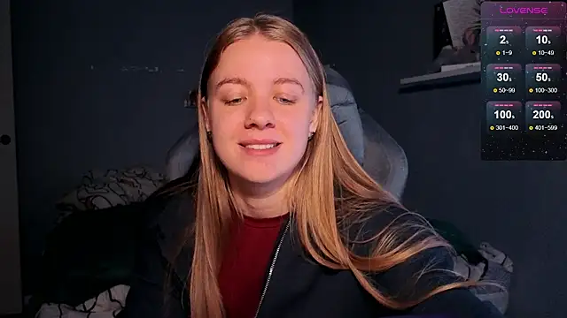 Snapshot of candy_maggie chatting on 10.24.25 candy maggie online show from 10.24.25