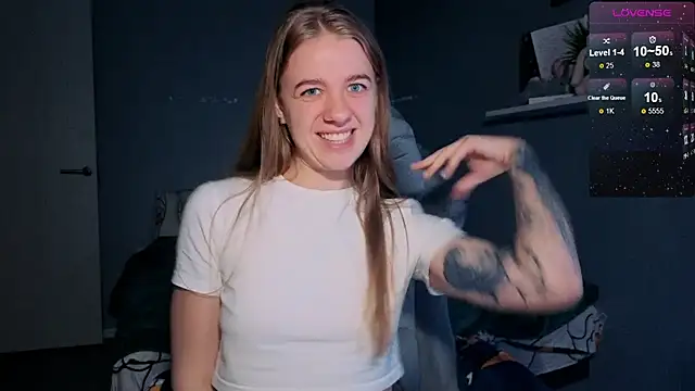 Snapshot of candy_maggie chatting on 10.27.25 candy maggie online show from 10.27.25