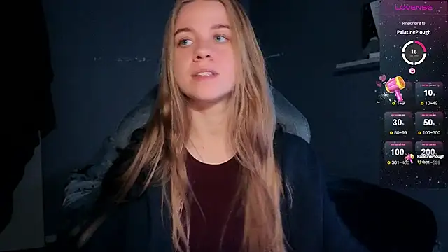 Snapshot of candy_maggie chatting on 11.01.25 candy maggie online show from 11.01.25