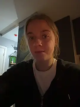 Snapshot of candy_maggie chatting on 11.15.25 candy maggie online show from 11.15.25