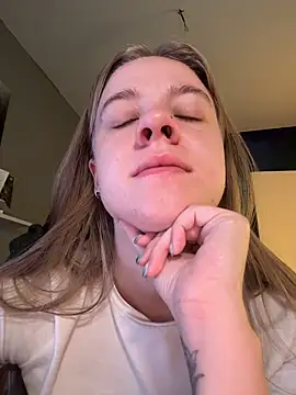 Snapshot of candy_maggie chatting on 11.24.25 candy maggie online show from 11.24.25