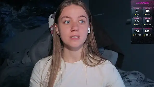 Snapshot of candy_maggie chatting on 11.25.25 candy maggie online show from 11.25.25