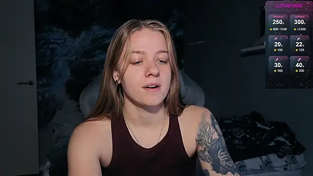 Snapshot of candy_maggie chatting on 11.28.25 candy maggie online show from 11.28.25