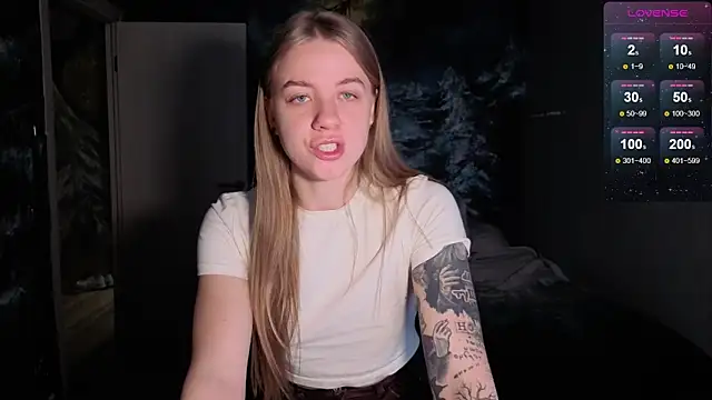 Snapshot of candy_maggie chatting on 01.14.26 candy maggie online show from 01.14.26