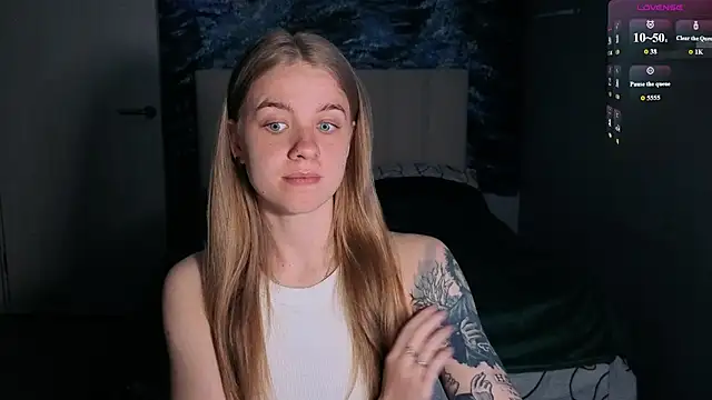Snapshot of candy_maggie chatting on 05.15.26 candy maggie online show from 05.15.26