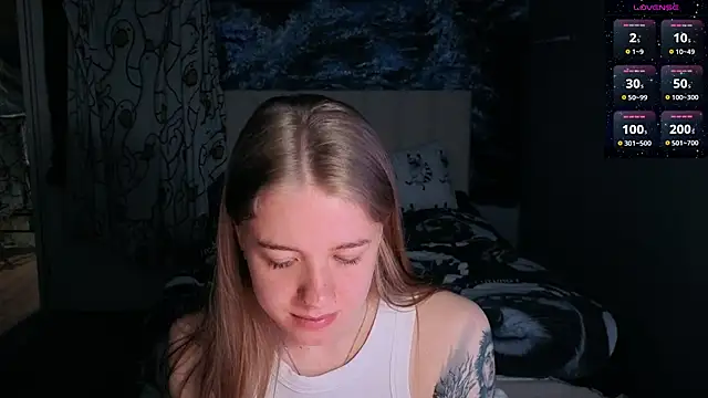 Snapshot of candy_maggie chatting on 05.16.26 candy maggie online show from 05.16.26