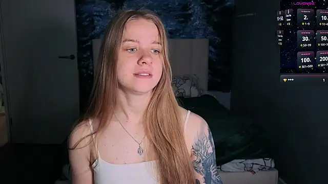 Snapshot of candy_maggie chatting on 05.27.26 candy maggie online show from 05.27.26