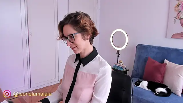 cuddlingbunny online show from 11.04.25