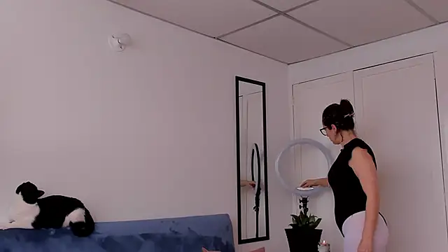 cuddlingbunny online show from 06.14.26