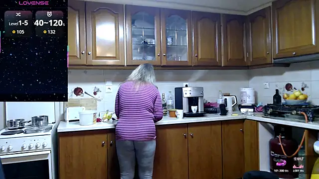 Snapshot of JennaDeluxe chatting on 02.18.26 JennaDeluxe online show from 02.18.26