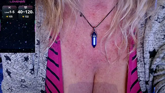 Snapshot of JennaDeluxe chatting on 02.19.26 JennaDeluxe online show from 02.19.26