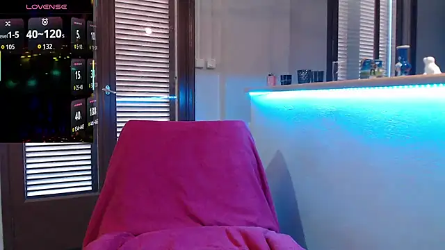 Snapshot of JennaDeluxe chatting on 04.30.26 JennaDeluxe online show from 04.30.26