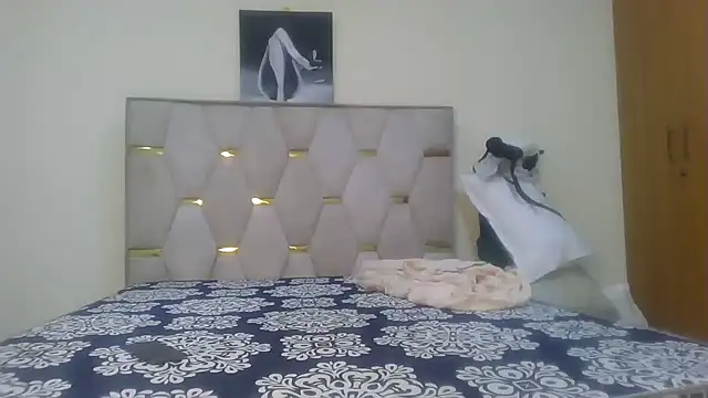 Snapshot of Fine_assie chatting on 02.05.25 Fine assie online show from 02.05.25
