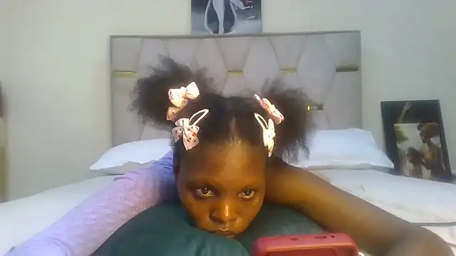 Snapshot of Fine_assie chatting on 02.07.25 Fine assie online show from 02.07.25
