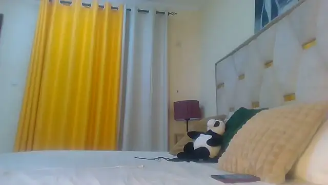 Snapshot of Fine_assie chatting on 02.11.25 Fine assie online show from 02.11.25