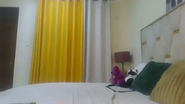 Snapshot of Fine_assie chatting on 02.12.25 Fine assie online show from 02.12.25
