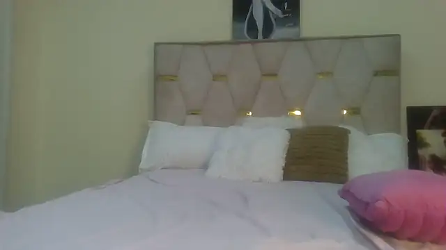 Snapshot of Fine_assie chatting on 02.23.25 Fine assie online show from 02.23.25