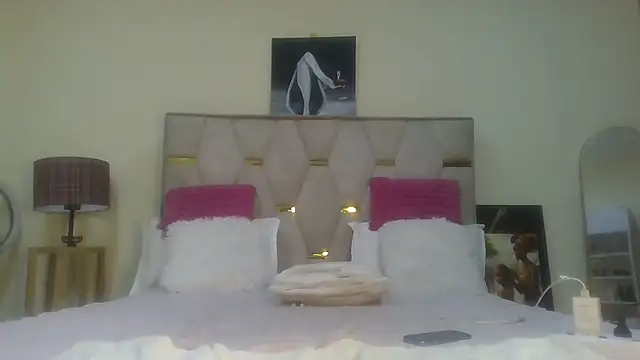 Snapshot of Fine_assie chatting on 03.09.25 Fine assie online show from 03.09.25