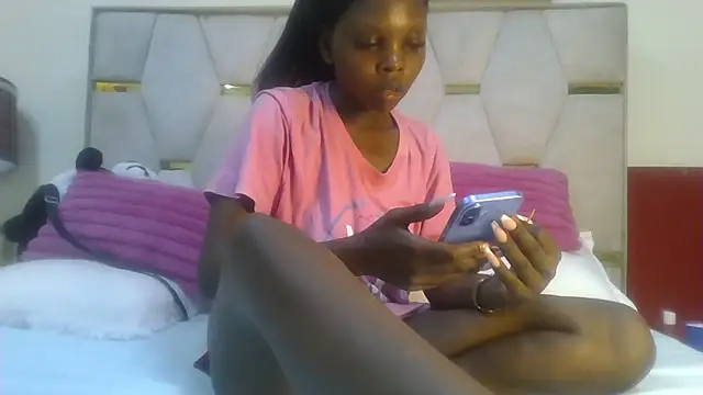 Snapshot of Fine_assie chatting on 03.13.25 Fine assie online show from 03.13.25