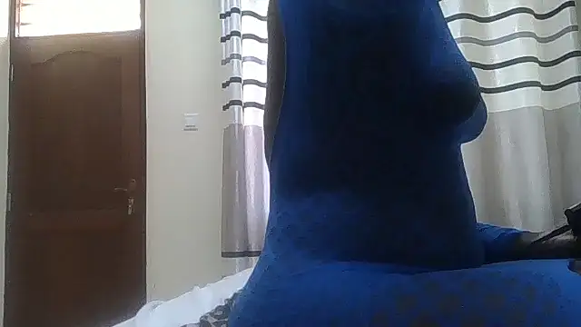 Snapshot of Fine_assie chatting on 09.26.25 Fine assie online show from 09.26.25