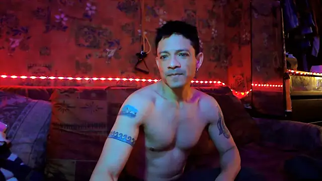 Snapshot of Tony_Torrente chatting on 12.31.24 Tony Torrente online show from 12.31.24