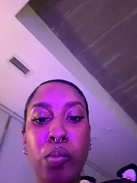 Snapshot of Your_Paris chatting on 01.18.26 Your Paris online show from 01.18.26