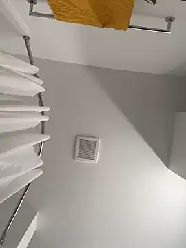 Snapshot of Your_Paris chatting on 02.04.26 Your Paris online show from 02.04.26