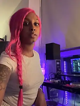 Snapshot of Your_Paris chatting on 02.10.26 Your Paris online show from 02.10.26