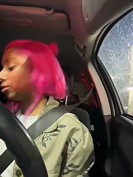 Snapshot of Your_Paris chatting on 02.11.26 Your Paris online show from 02.11.26