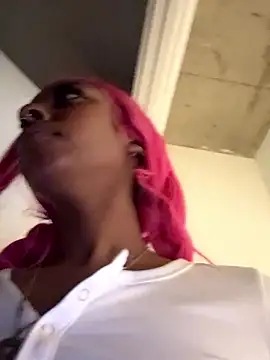 Snapshot of Your_Paris chatting on 02.12.26 Your Paris online show from 02.12.26