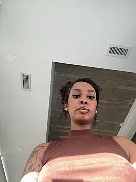 Snapshot of Your_Paris chatting on 02.14.26 Your Paris online show from 02.14.26