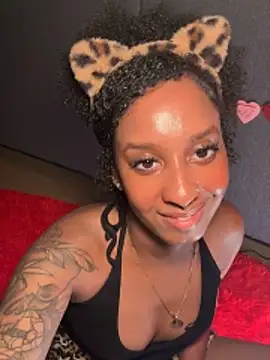 Snapshot of Your_Paris chatting on 02.15.26 Your Paris online show from 02.15.26