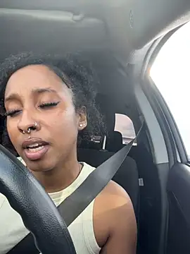 Snapshot of Your_Paris chatting on 02.15.26 Your Paris online show from 02.15.26