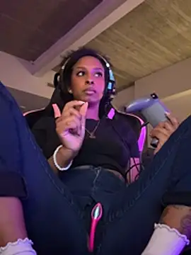 Snapshot of Your_Paris chatting on 02.17.26 Your Paris online show from 02.17.26