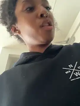 Snapshot of Your_Paris chatting on 02.17.26 Your Paris online show from 02.17.26