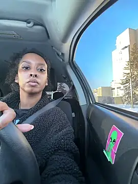 Snapshot of Your_Paris chatting on 02.19.26 Your Paris online show from 02.19.26