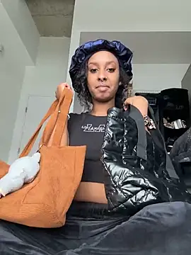 Snapshot of Your_Paris chatting on 02.22.26 Your Paris online show from 02.22.26