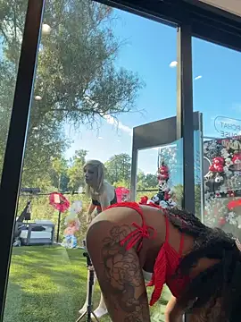 Snapshot of Your_Paris chatting on 02.26.26 Your Paris online show from 02.26.26