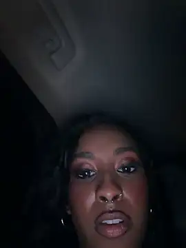 Snapshot of Your_Paris chatting on 03.01.26 Your Paris online show from 03.01.26